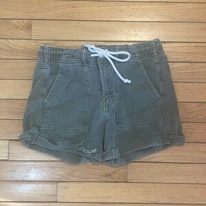 GRUNGE High-waisted American Eagle stretch cargo shorts - Size 2